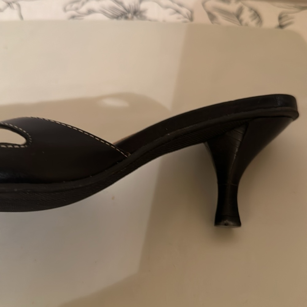 Shoes - Picture 6 of 7